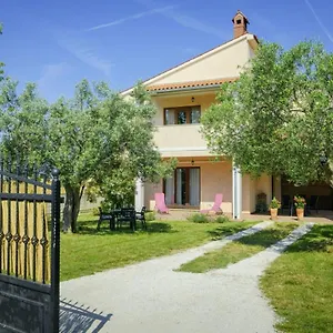 https://istria-rosa-in-pula-istrien.pula-hotels.org