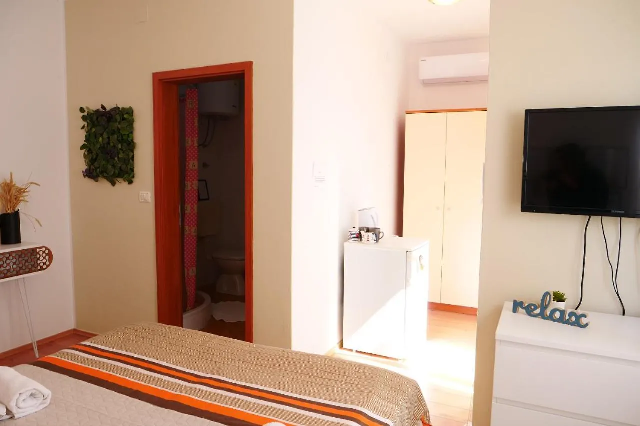 Apartment And Rooms Vilma Fažana Affittacamere